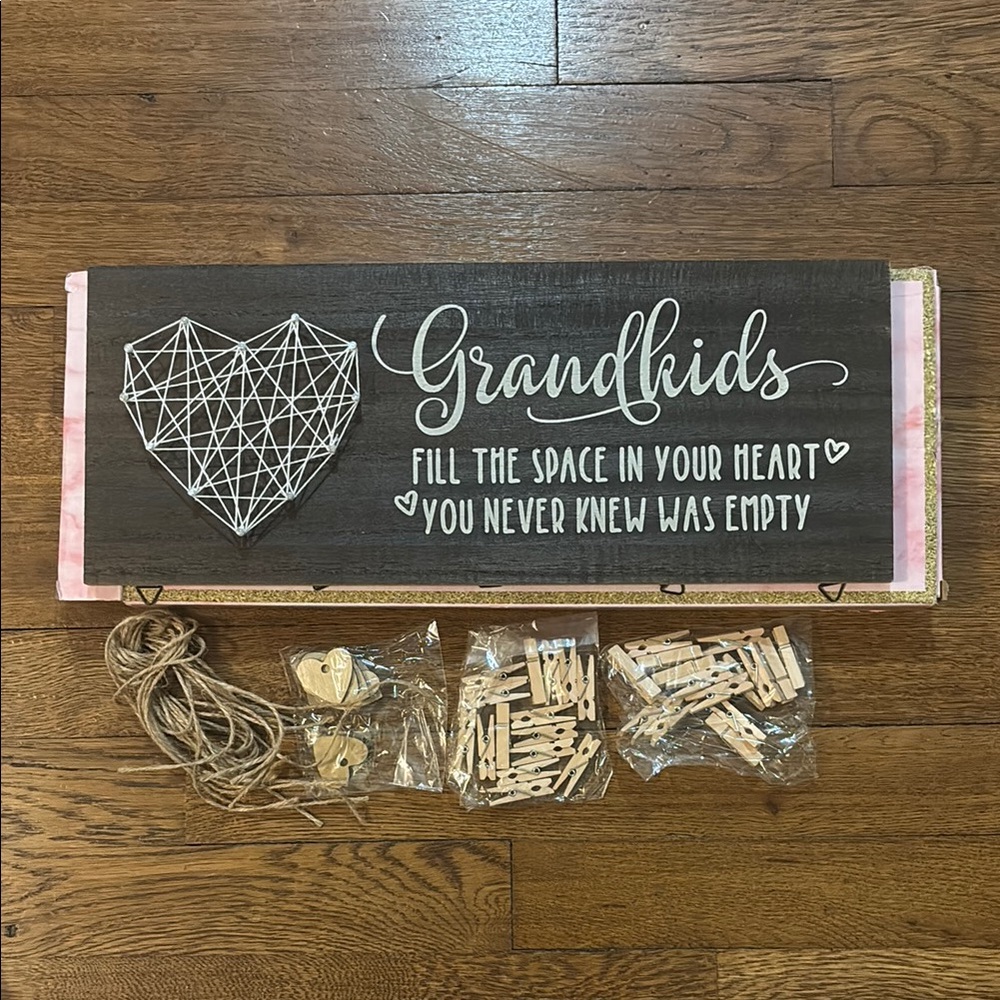 🆕 NWT Grandkids Heart String Art Sign, Photo Holder, Great Gift!